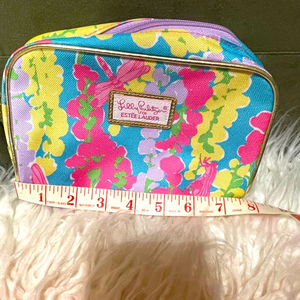 New Estée Lauder cosmetics bag.  One size.